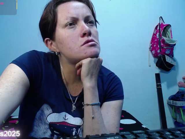 Carolinhe live cam preview