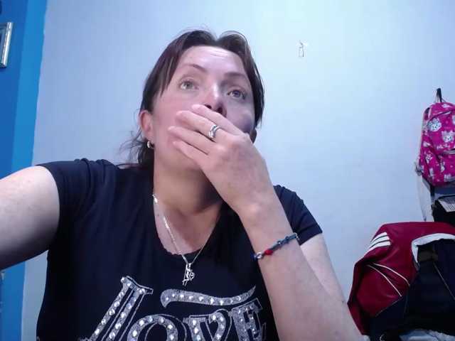 Carolinhe live cam on BongaCams