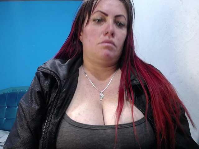 Carolinhe live webcam show
