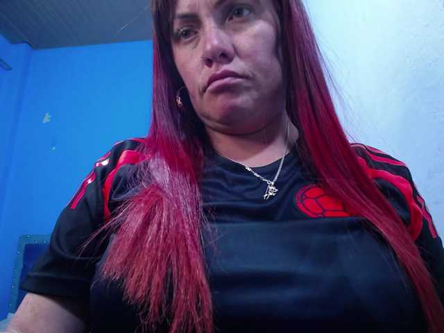 Carolinhe live cam on BongaCams