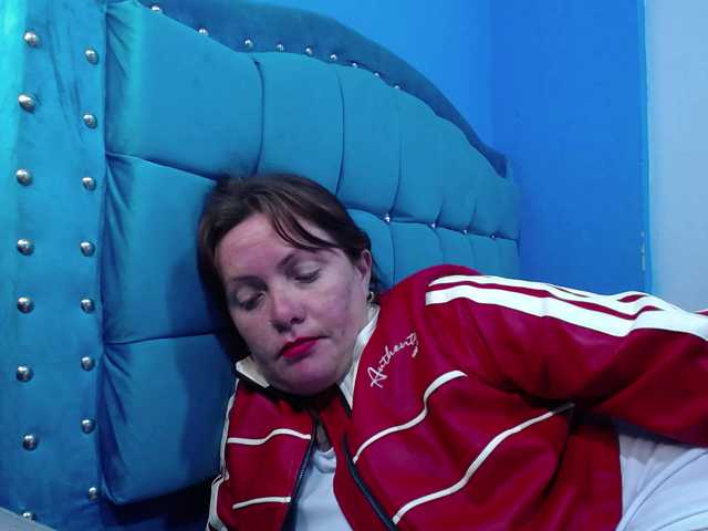 Carolinhe live cam preview