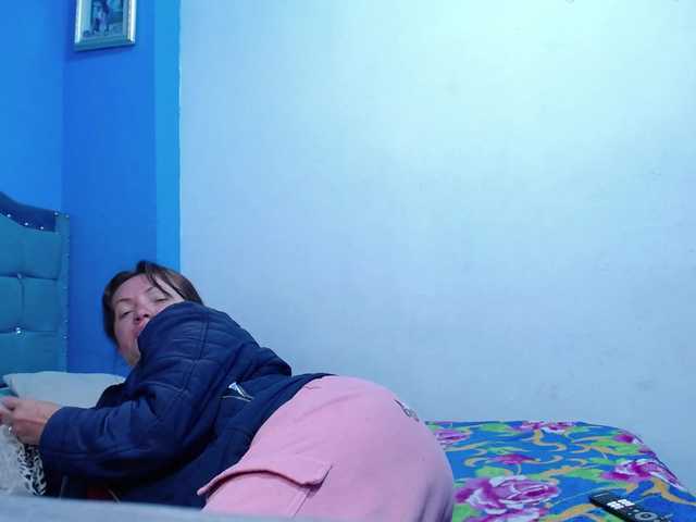 Carolinhe live cam on BongaCams