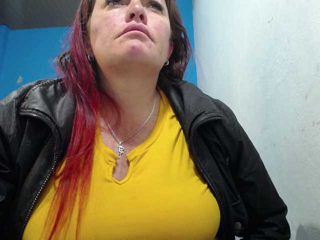 Carolinhe live cam on BongaCams