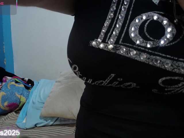 Carolinhe live cam on BongaCams