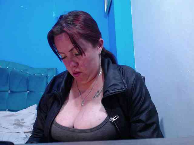 Carolinhe Live Webcam on BongaCams