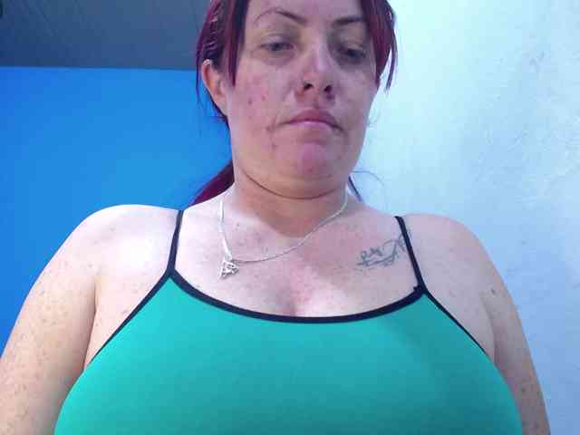 Carolinhe Live Webcam on BongaCams