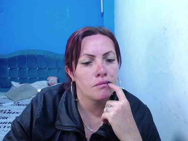 Carolinhe Live Webcam on BongaCams