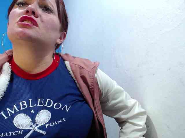 Carolinhe Live Webcam on BongaCams