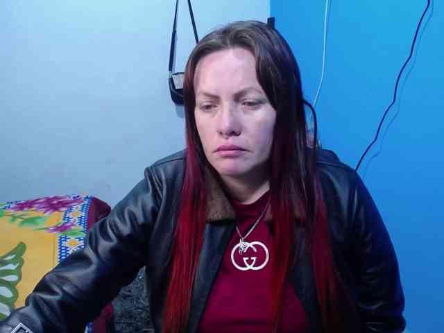 Carolinhe Live Webcam on BongaCams