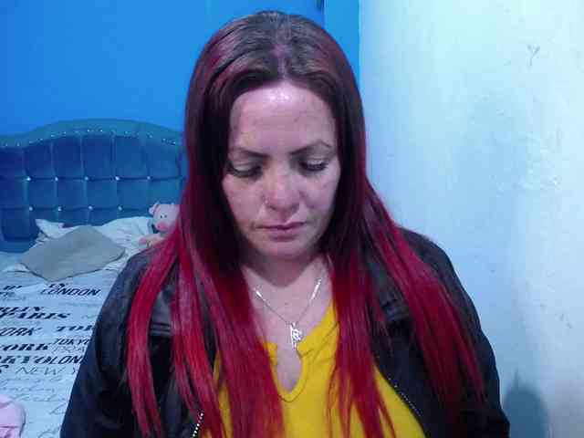 Carolinhe Live Webcam on BongaCams