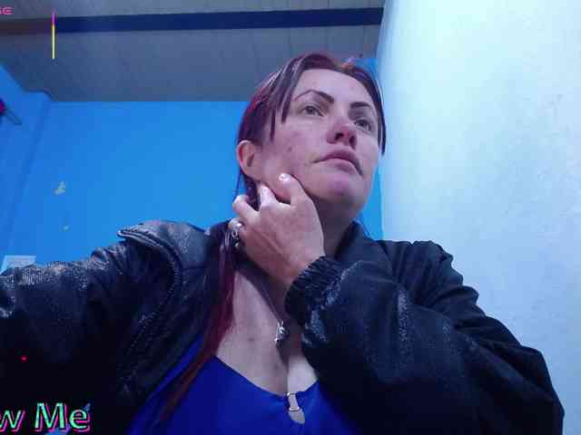 Carolinhe Live Webcam on BongaCams