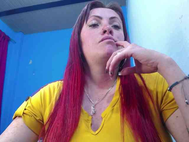 Carolinhe Live Webcam on BongaCams