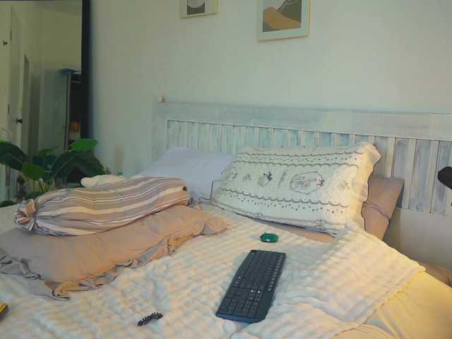 SlowlyLolly44 live cam