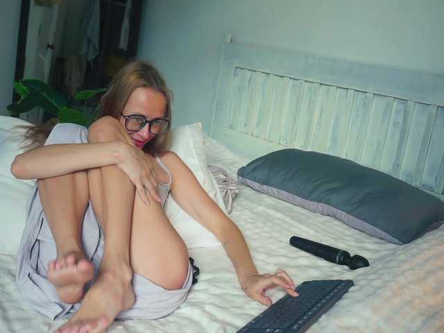 SlowlyLolly44 live cam on BongaCams