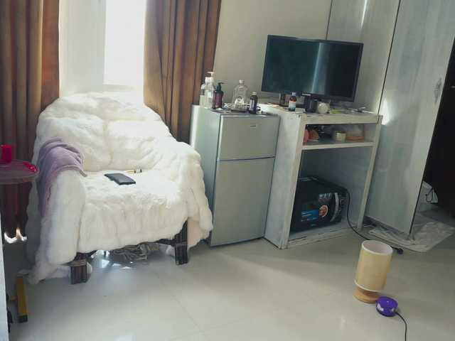 SlowlyLolly44 live cam