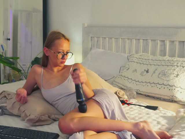 SlowlyLolly44 live cam