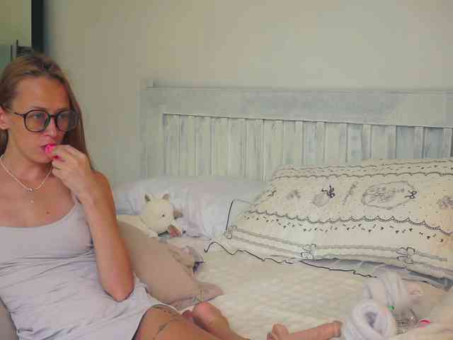 SlowlyLolly44 webcam