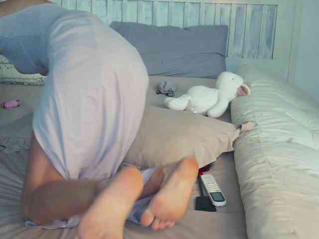 SlowlyLolly44 webcam