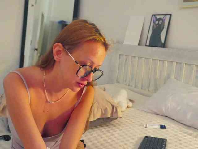 SlowlyLolly44 webcam