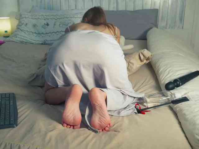 SlowlyLolly44 webcam