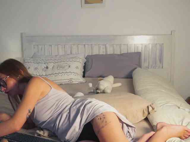 SlowlyLolly44 webcam