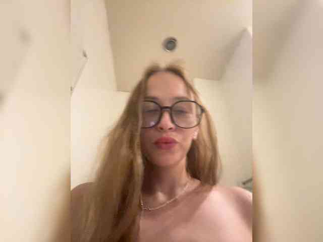 SlowlyLolly44 webcam