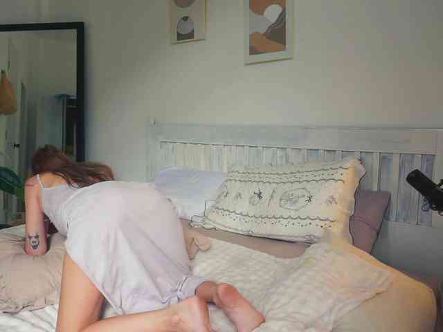 SlowlyLolly44 webcam