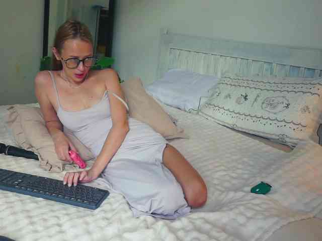 SlowlyLolly44 webcam