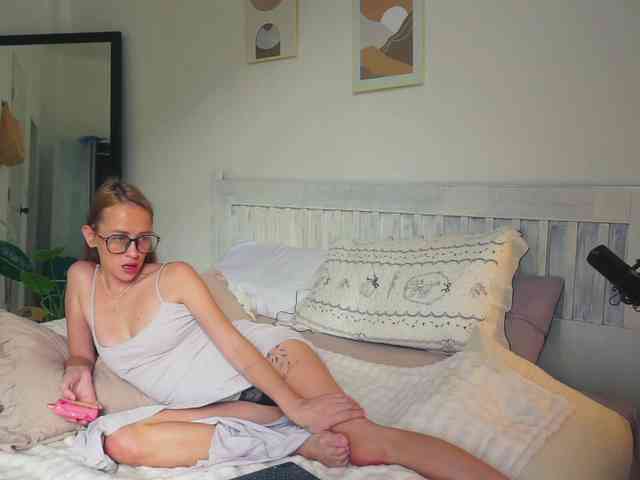 SlowlyLolly44 webcam