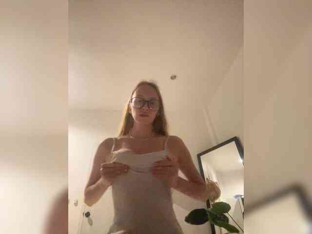 SlowlyLolly44 webcam