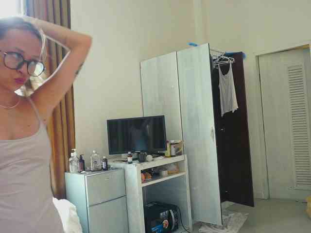 SlowlyLolly44 webcam