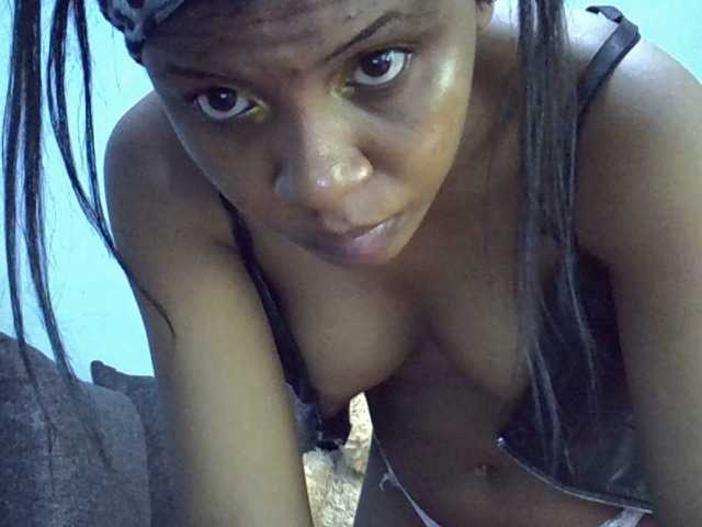 GoldenGoddess1 webcam