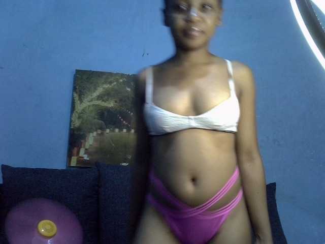 GoldenGoddess1 webcam