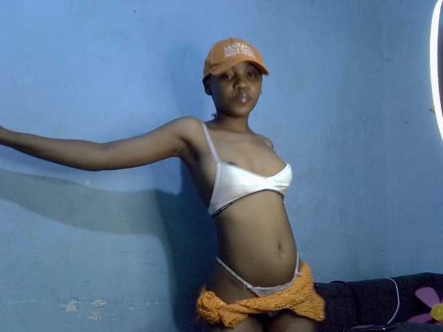 GoldenGoddess1's BongaCams show and profile