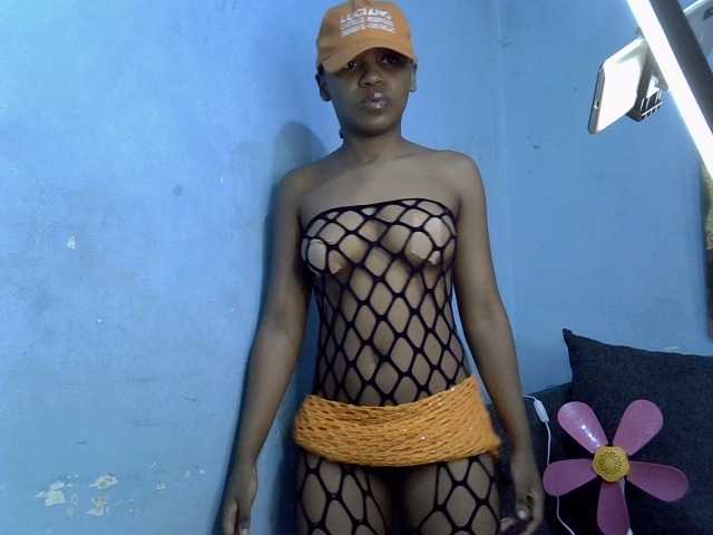 GoldenGoddess1's BongaCams show and profile