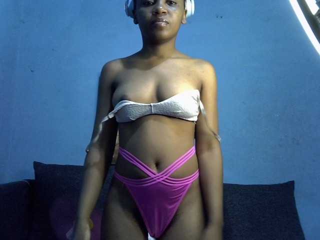 GoldenGoddess1's BongaCams show and profile