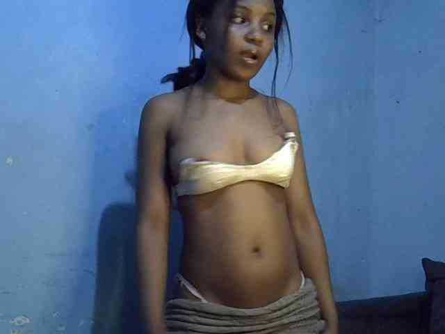 GoldenGoddess1 webcam