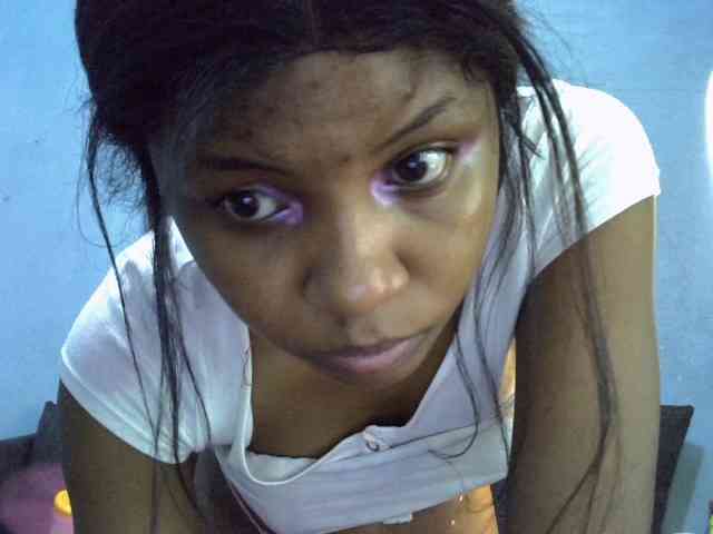 GoldenGoddess1 webcam