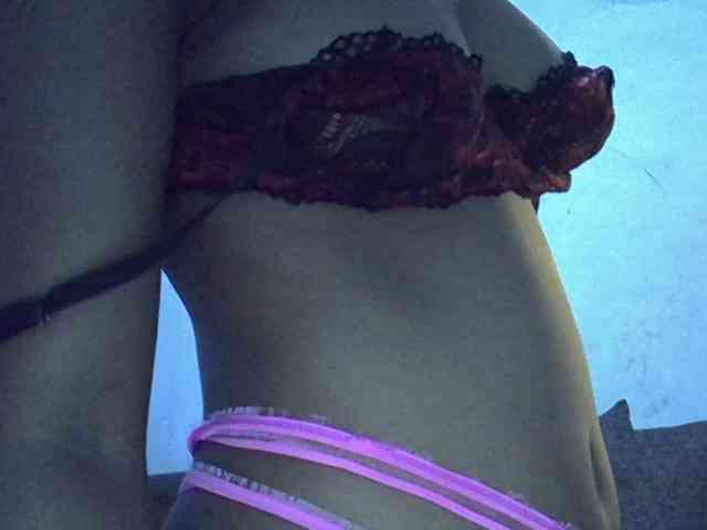 GoldenGoddess1 webcam