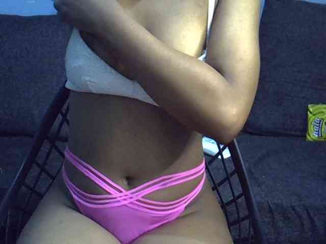 GoldenGoddess1 webcam