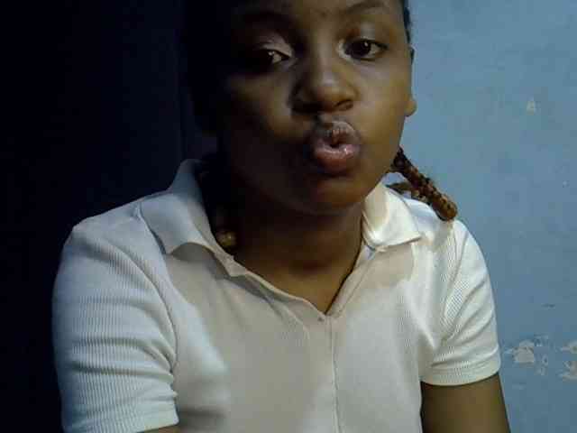 GoldenGoddess1 webcam