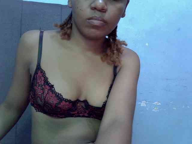 GoldenGoddess1 webcam