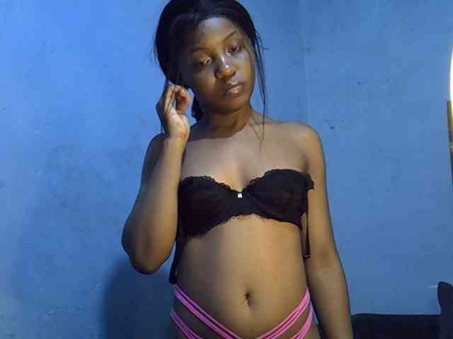 GoldenGoddess1 webcam