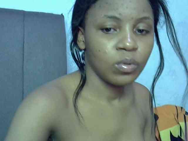 GoldenGoddess1 webcam