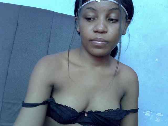 GoldenGoddess1 webcam