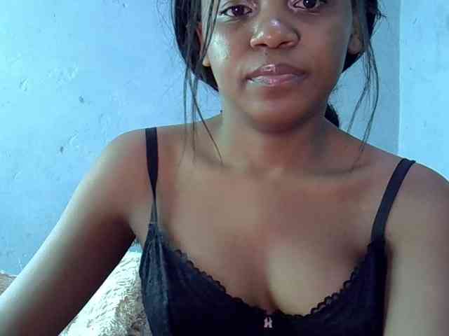 GoldenGoddess1 webcam