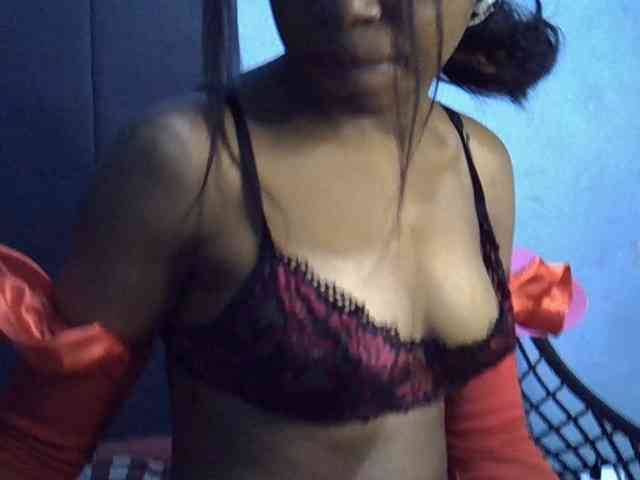 GoldenGoddess1 webcam