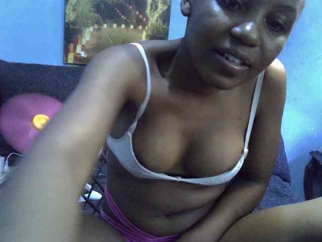 GoldenGoddess1 webcam