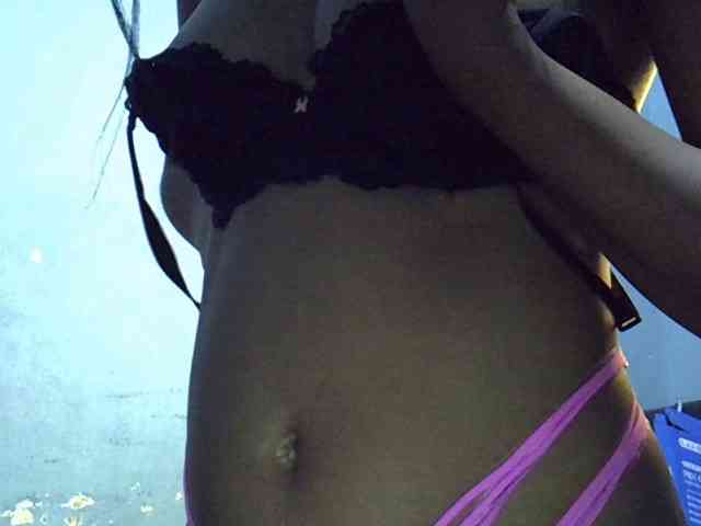 GoldenGoddess1 webcam