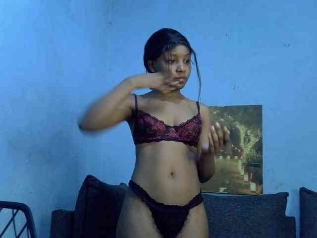 GoldenGoddess1 webcam